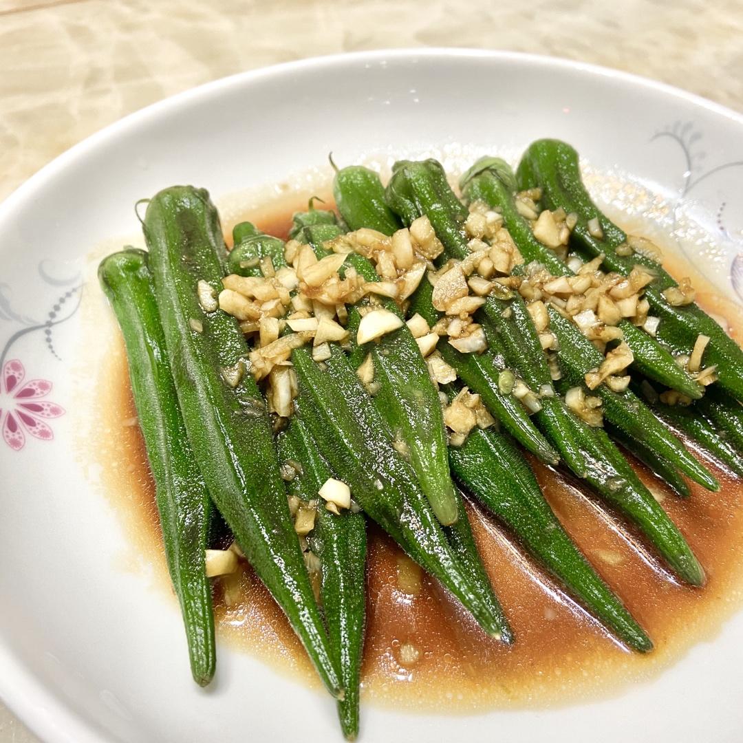 鳗鱼小丸子做的60从此爱上秋葵60白灼秋葵