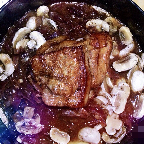 白葡萄酒口菇烤猪肉/White wine roast pork with mushrooms