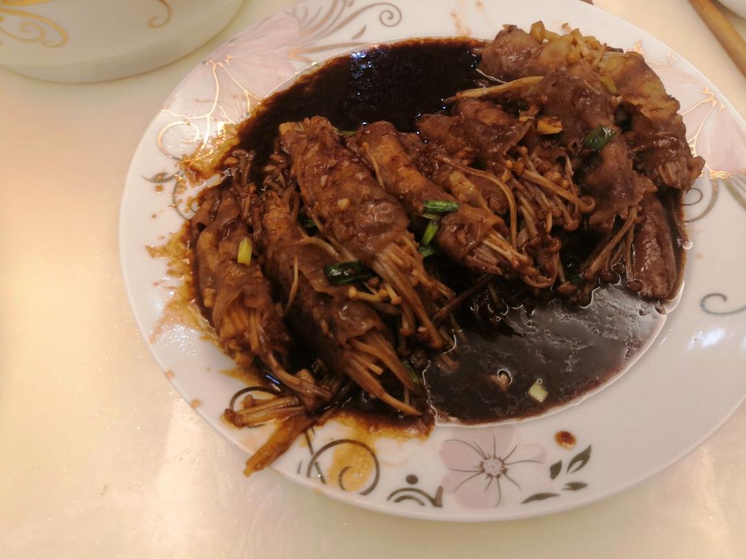 【金针菇肥牛卷】