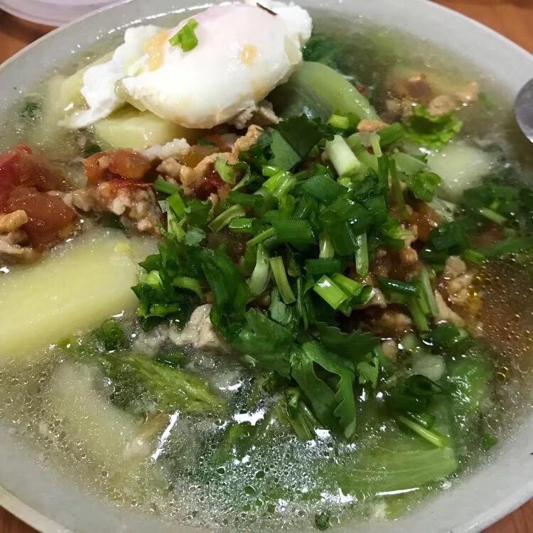 鲜花和美食装扮的生活