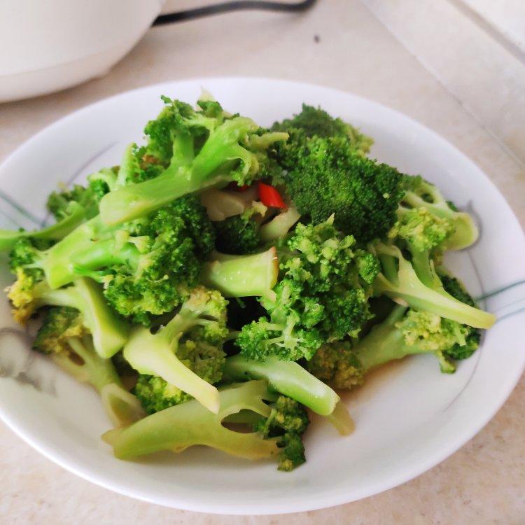 又脆又绿清炒西兰花