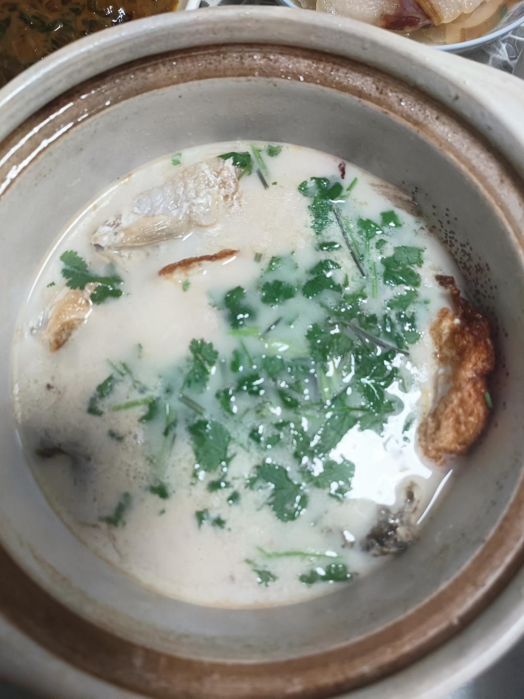 荷包蛋奶汤鲫鱼｜分分钟汤白