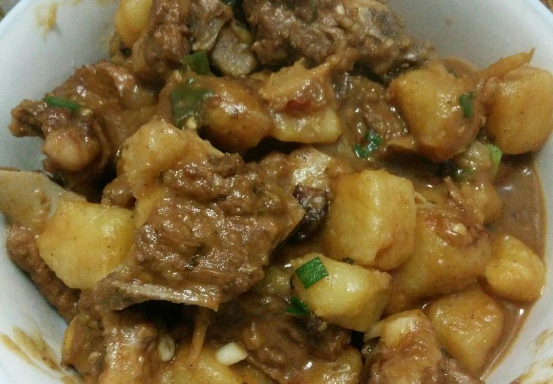 超级下饭的土豆烧排骨