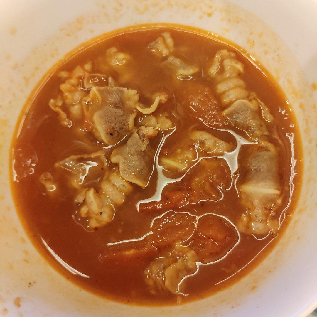 金针菇肥牛番茄锅