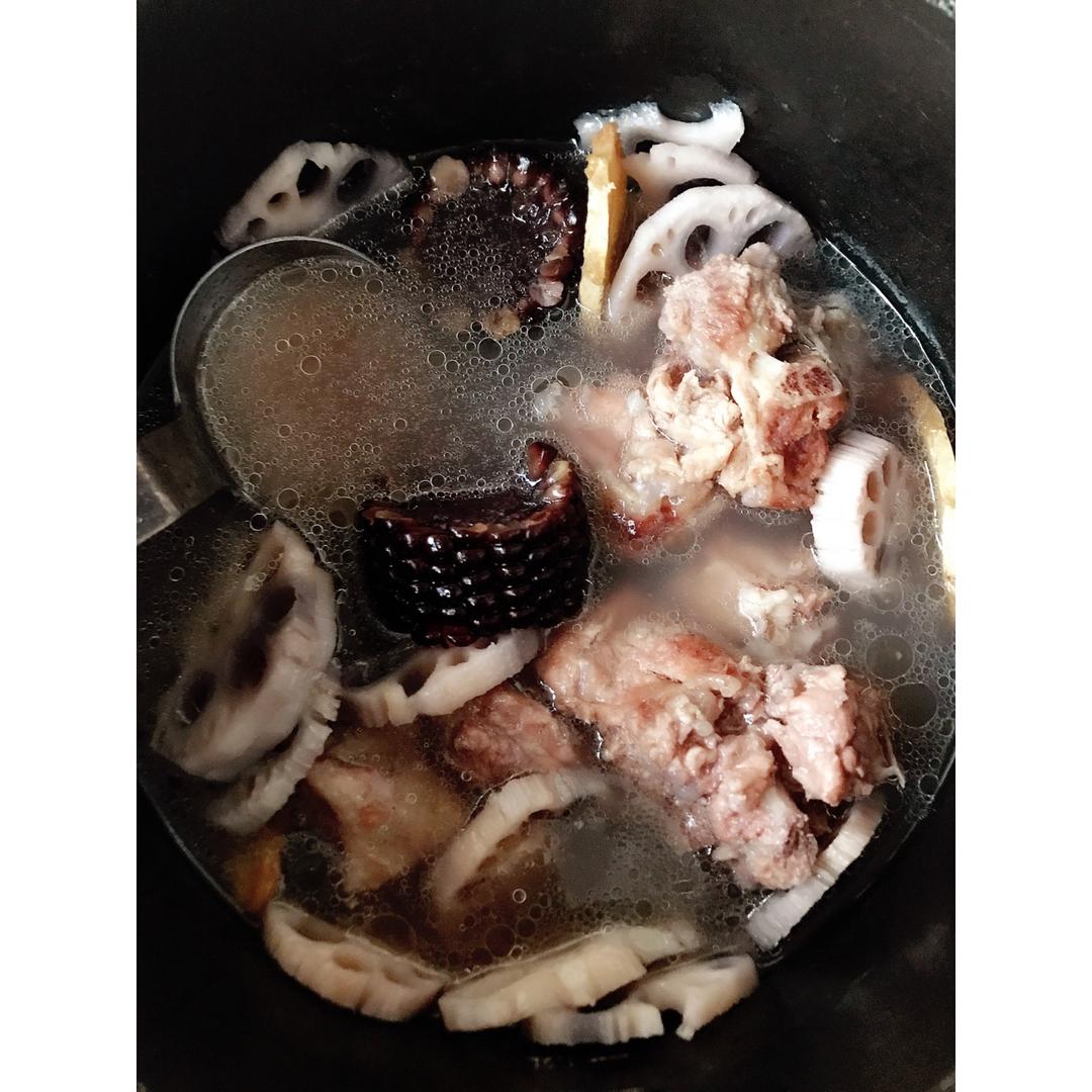 山药玉米排骨汤