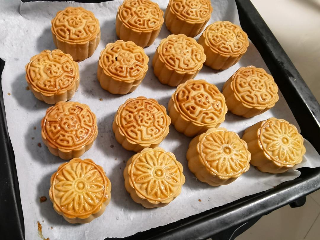 广式月饼—蛋黄莲蓉月饼