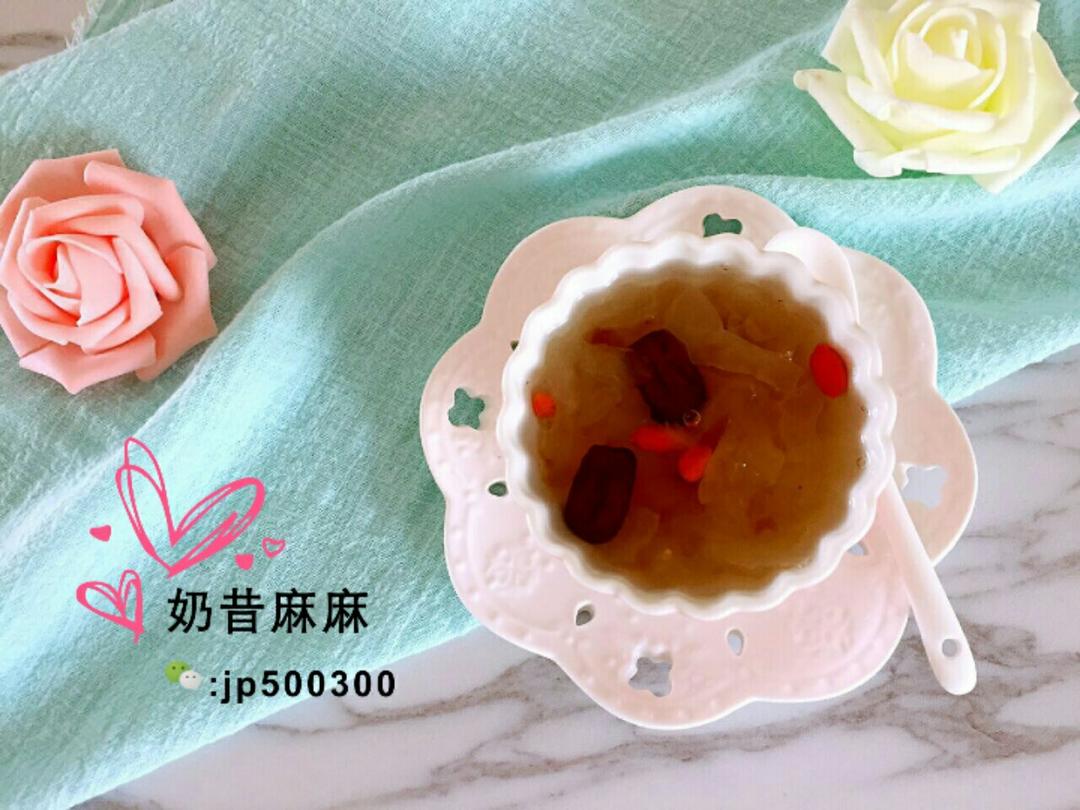 桃胶皂角米银耳羹