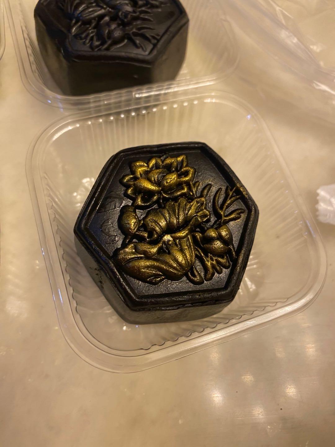 黑金流沙月饼