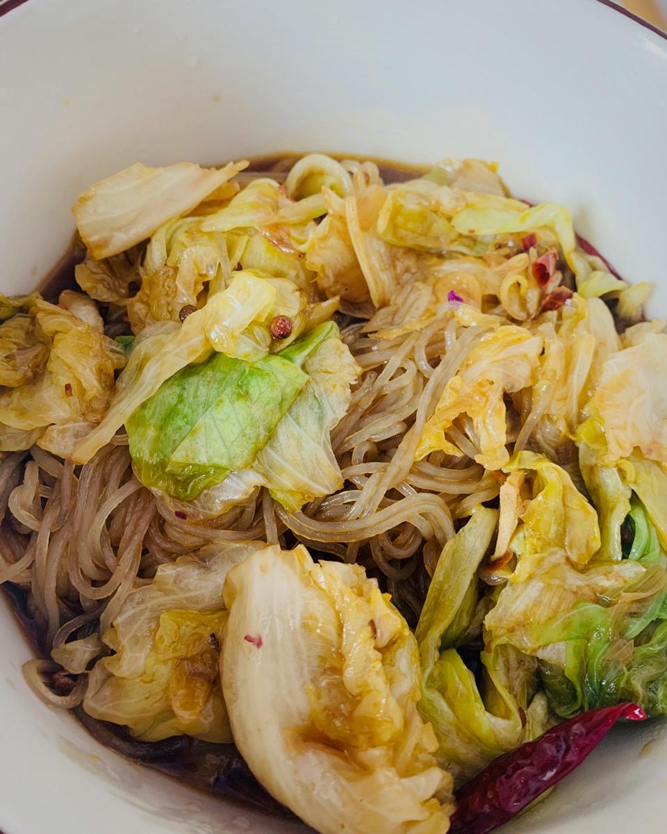 卷心菜炒粉丝 Glass noodles with Cabbage