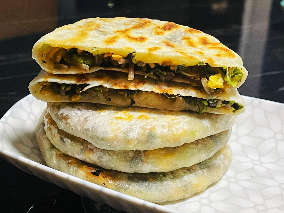 红苋菜馅儿饼——喜欢吃苋菜的可不能错过呀，电饼档版软软香香是真好吃😋