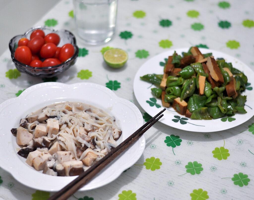 •日食不过三餐•