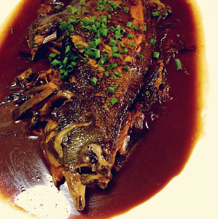 我是白小厨做的红烧碟鱼