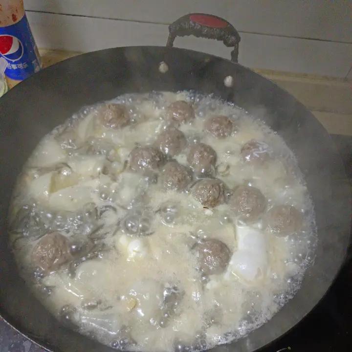 牛肉丸子萝卜汤，简单易做的鲜美味道