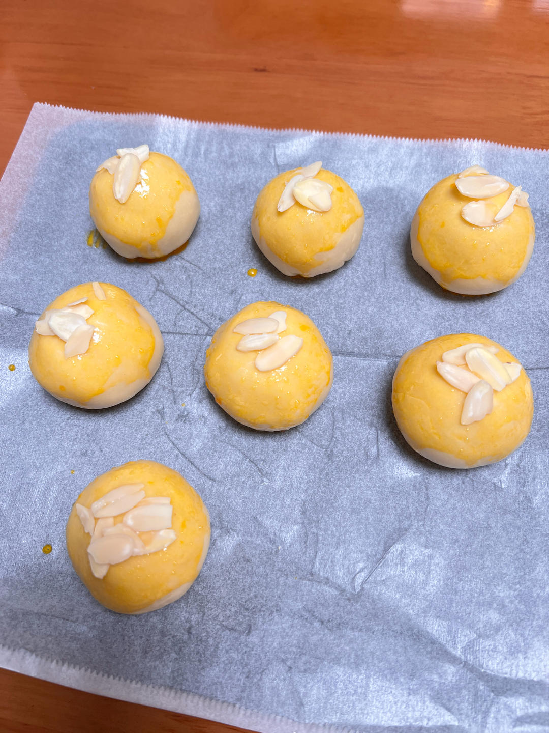 蛋黄酥中的“白月光”，奶黄蛋黄酥，层次分明香脆酥皮，甜香奶黄馅，咸香蛋黄