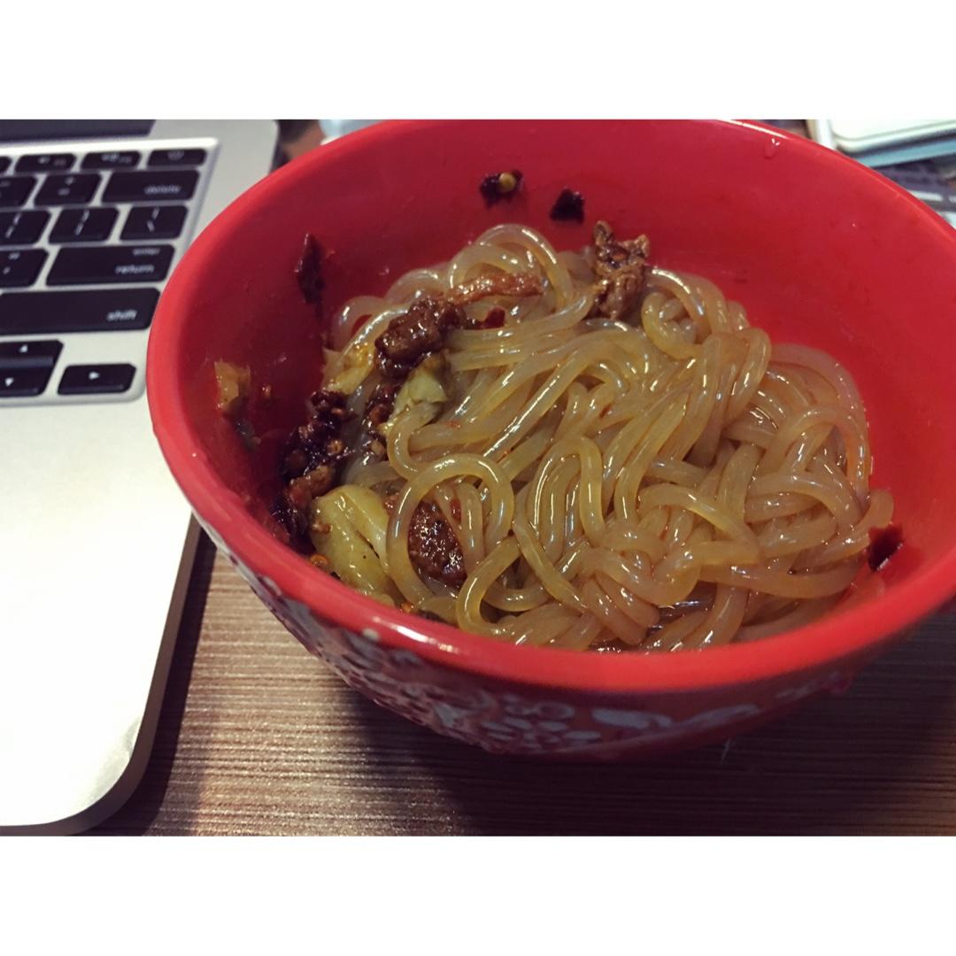 分分钟搞定的滑爽Q弹~凉拌粉条 • 圆满素食
