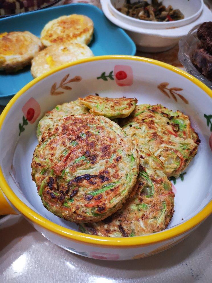 摩飞多功能锅减脂餐  黑全麦西葫芦蛋饼