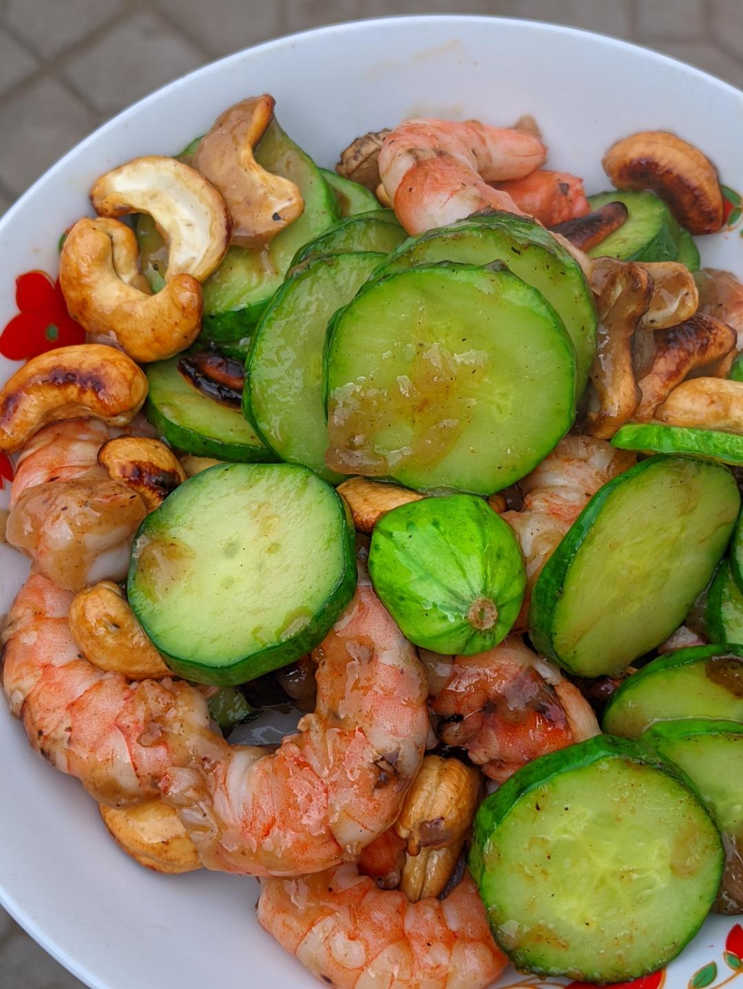 10分钟出锅的【西芹腰果炒虾仁】，清甜脆爽好吃不胖