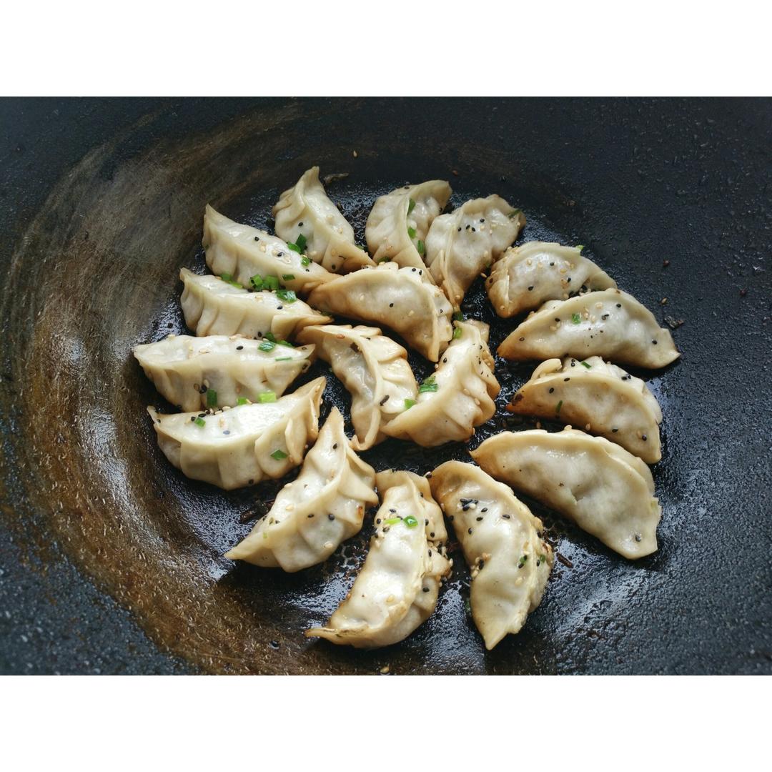 早餐来一锅香脆的生煎饺子