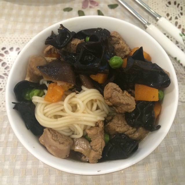 香菇豌豆肉丁打卤面