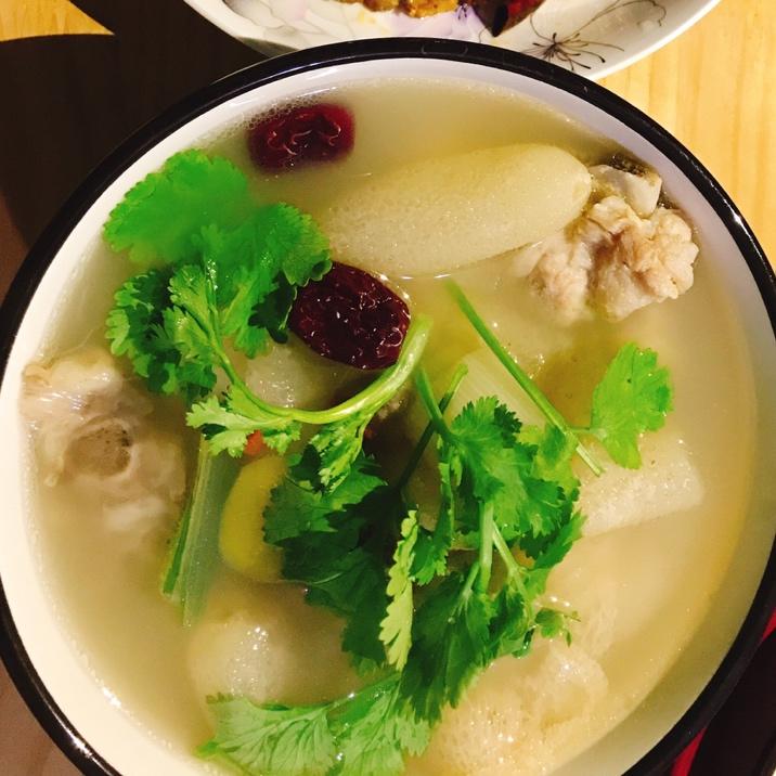 刚刚好520做的竹荪排骨汤