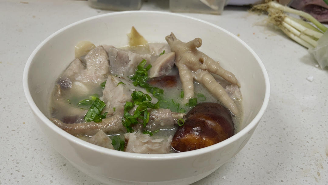 曼食慢语丨腊味香芋芡实煲