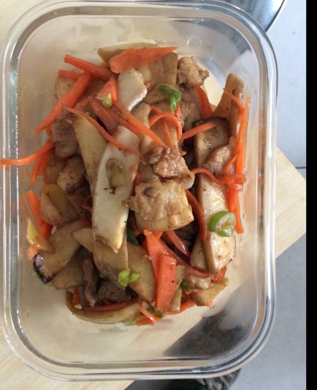 五花肉爆炒杏鲍菇