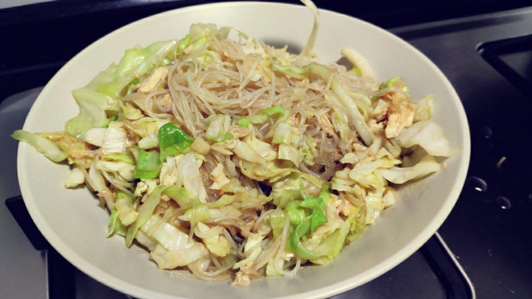 包菜粉丝炒鸡蛋