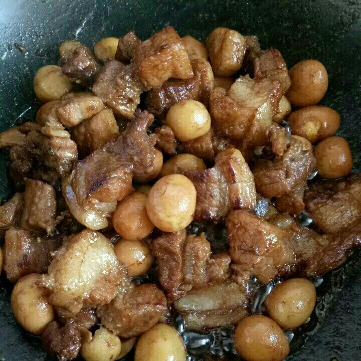 加了鹌鹑蛋后，这盘红烧肉，美味的逆天啦——鹌鹑蛋烧肉（孔瑶食谱）