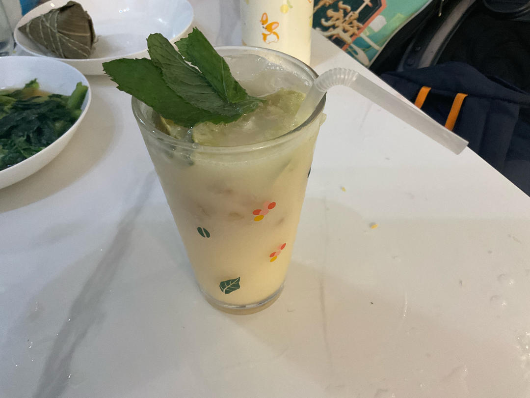 自制夏日神仙饮品❗荔枝雪碧养乐多～透心凉