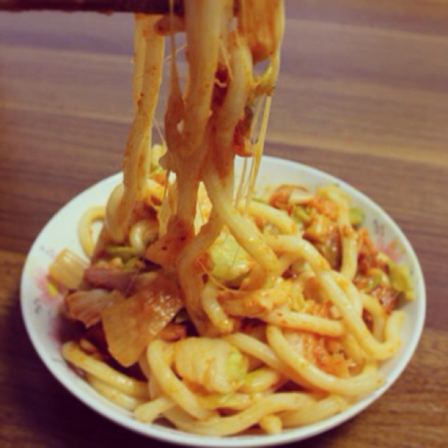 芝士泡菜培根炒乌冬面
