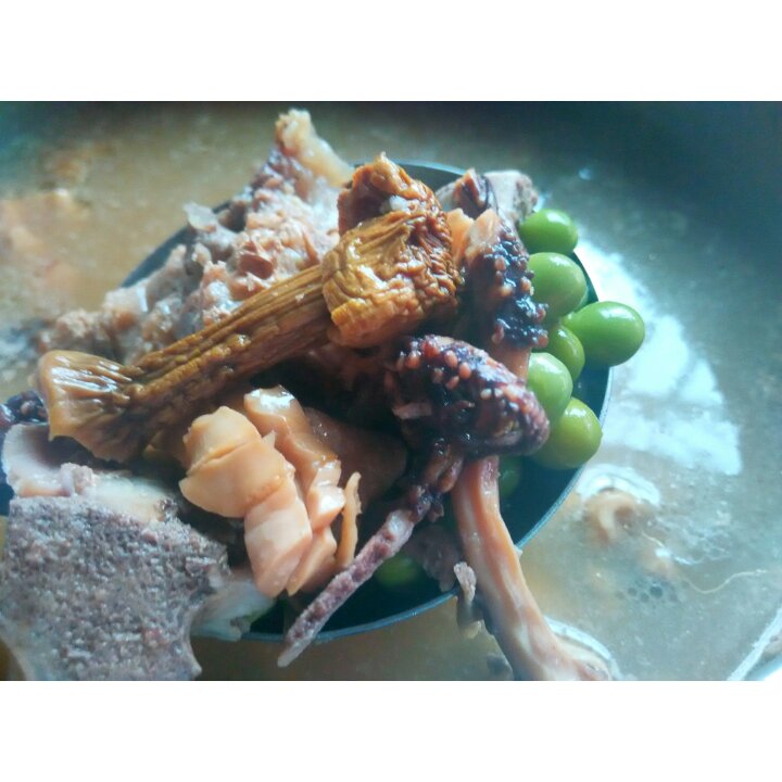 松茸排骨鱿鱼豌豆汤