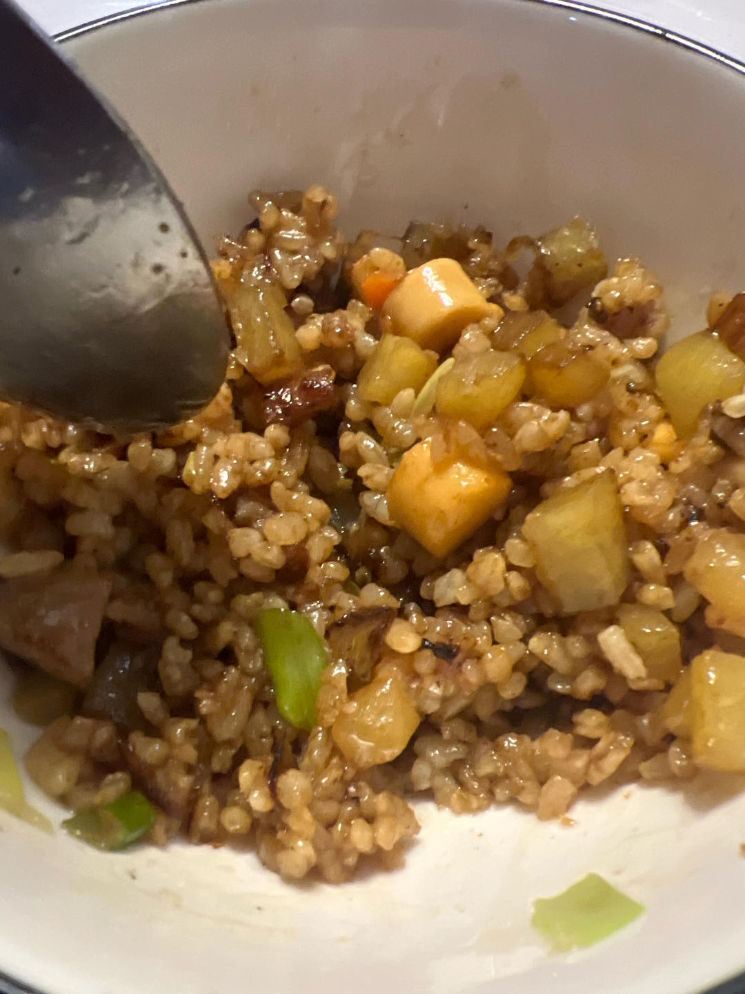 土豆的万能吃法😋土豆午餐肉炒饭～～