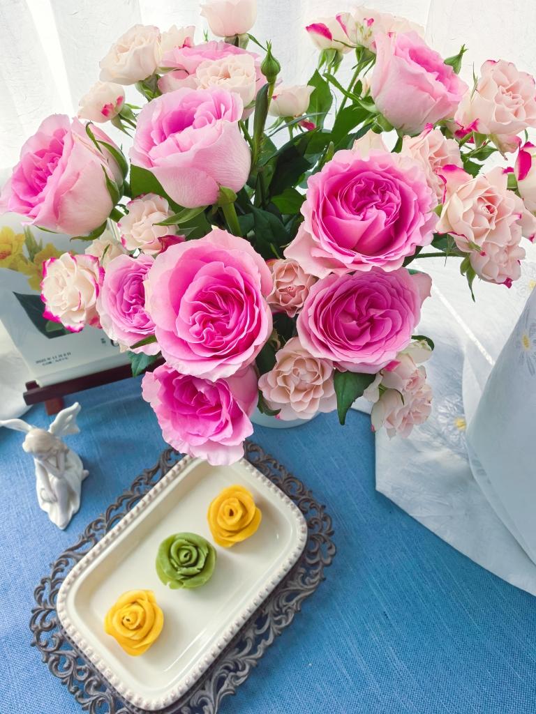 玫瑰花桃山月饼