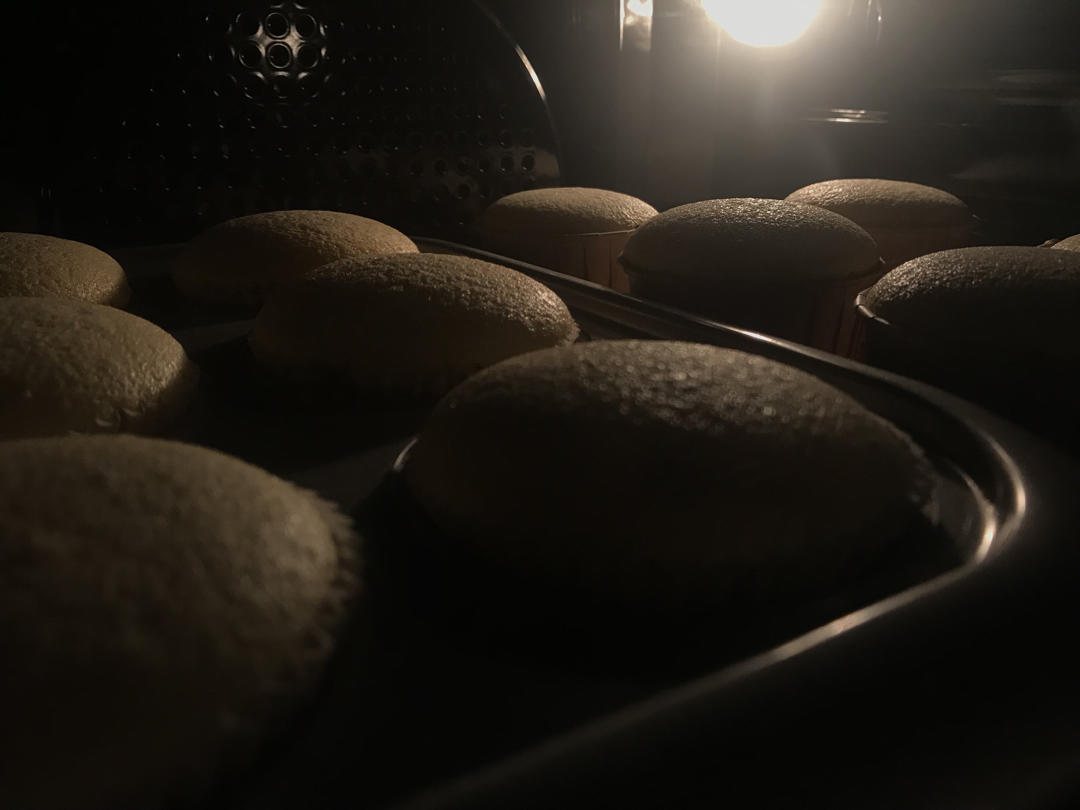 全蛋法打发原味海绵杯子蛋糕