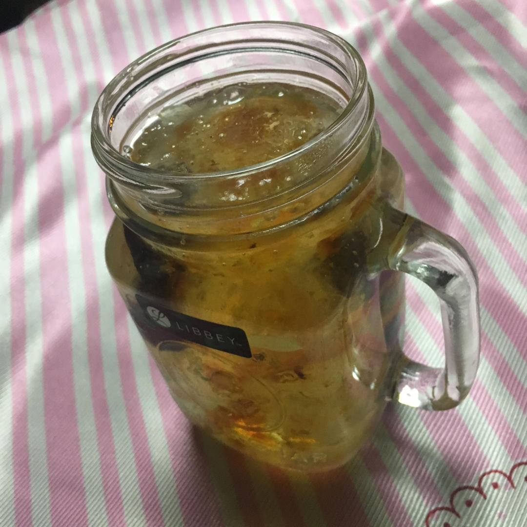 美容润肤 益气补血《桃胶皂角米百合银耳红枣羹》