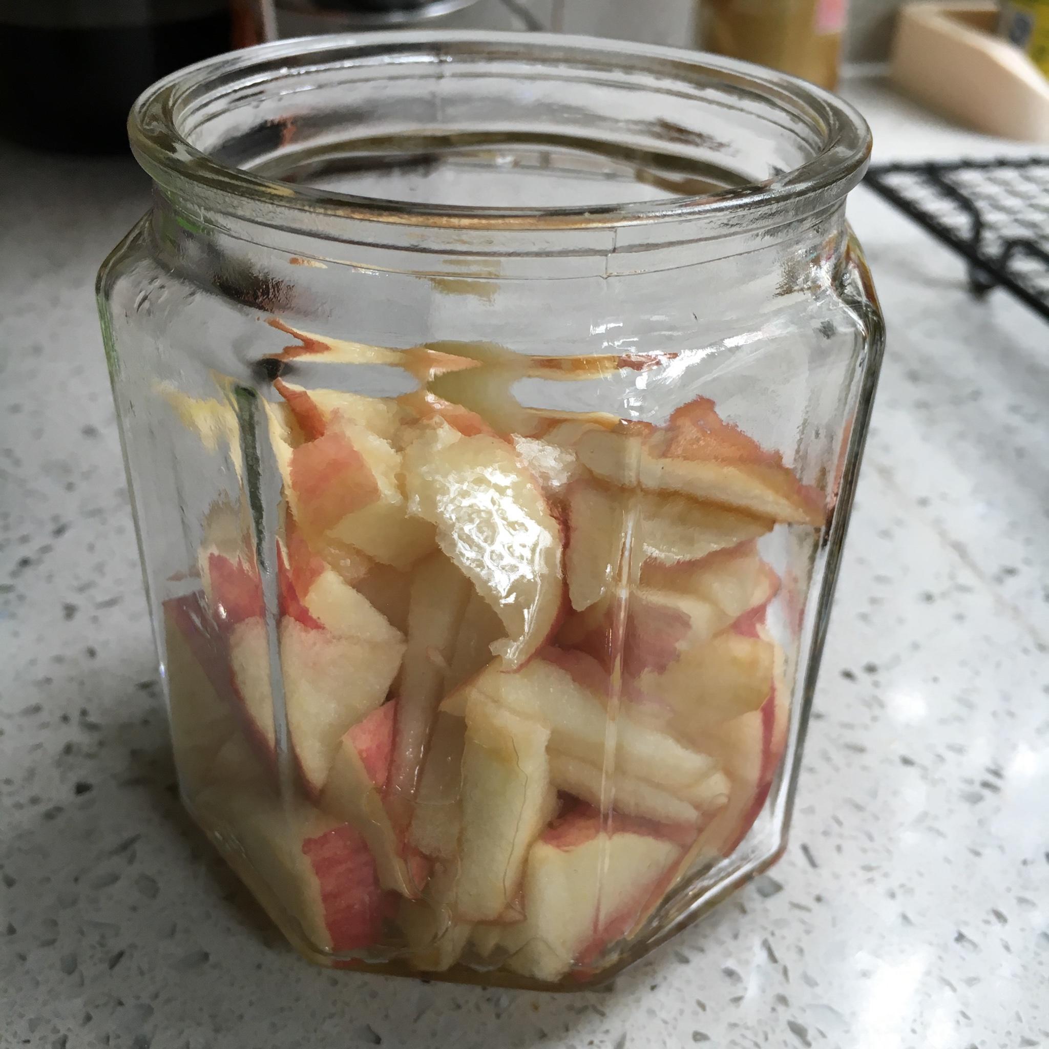 苹果酵母液的做法 步骤2