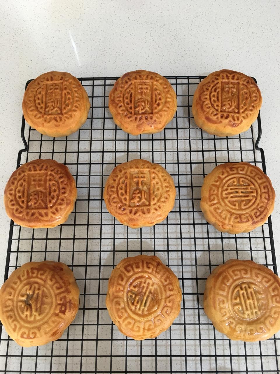 广式月饼—蛋黄莲蓉月饼