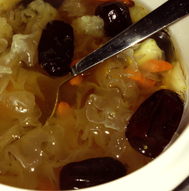 银耳红枣枸杞甜汤