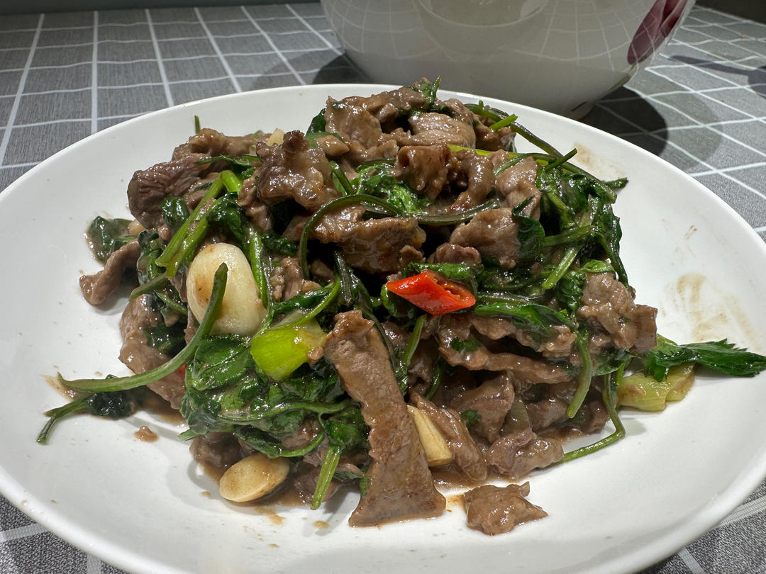 小炒黄牛肉，肉嫩味香！太好吃了简直是米饭杀手！