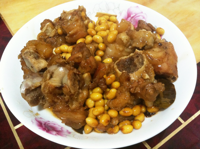 黄豆烧猪蹄
