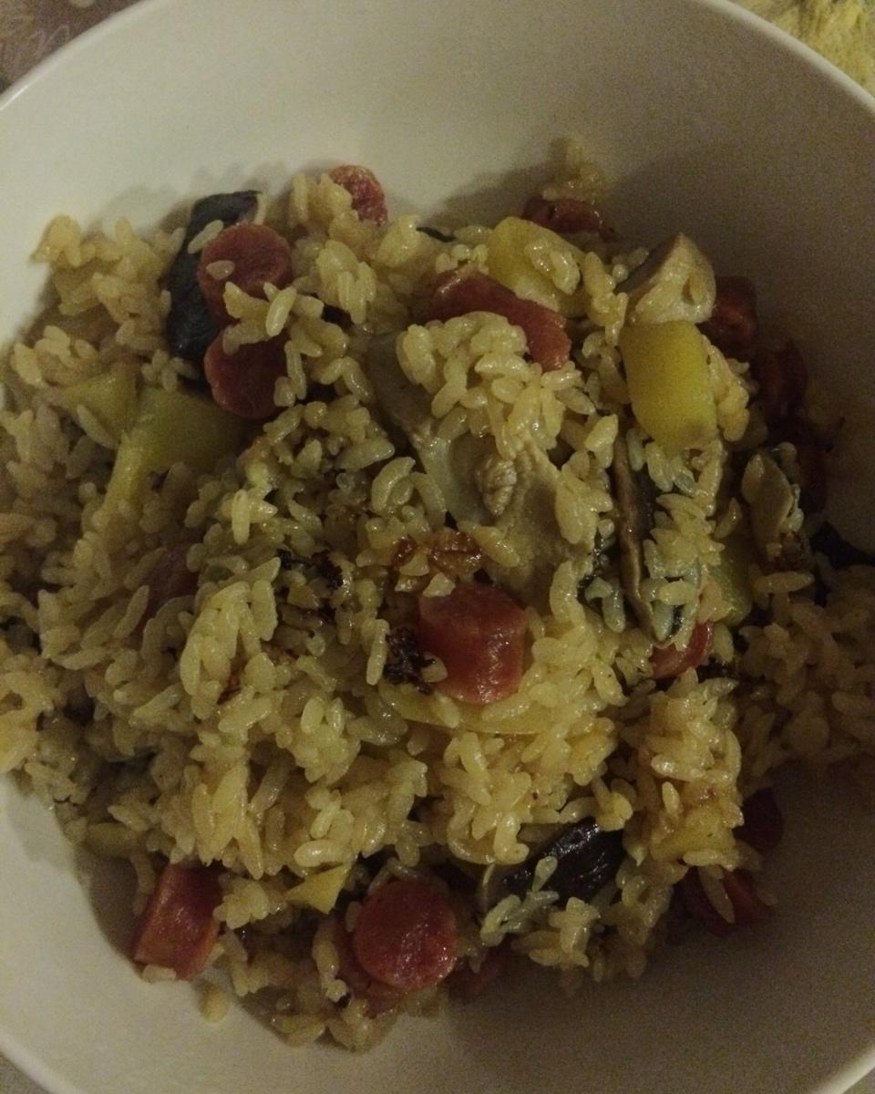 香菇腊肠土豆焖饭
