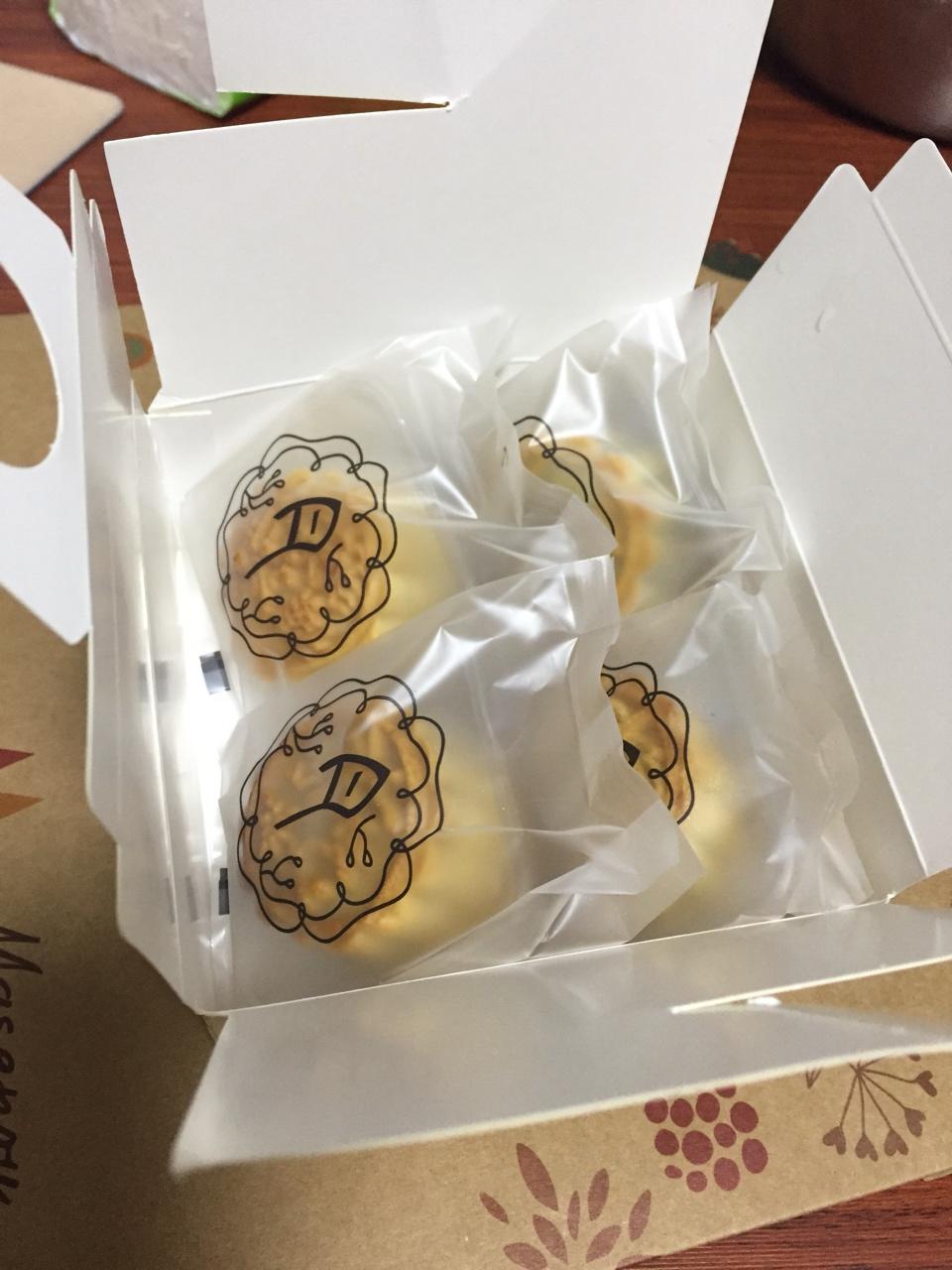 广式月饼—蛋黄莲蓉月饼