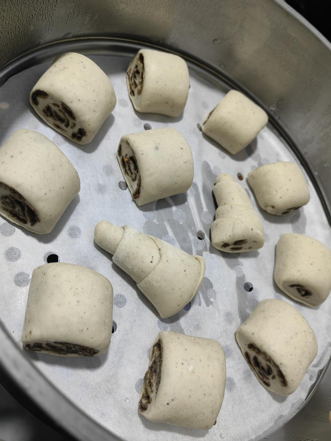 黑芝麻花生卷馒头