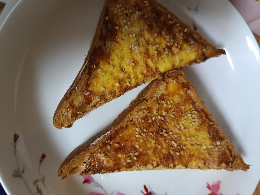 好吃到爆的5分钟快手早餐拉丝芝士奶香吐司