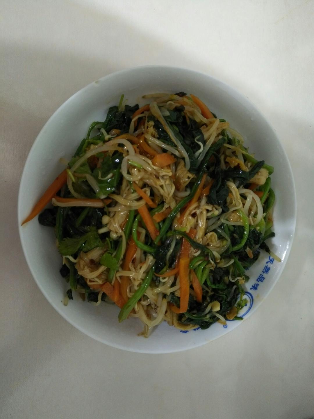 凉拌菠菜豆芽的做法