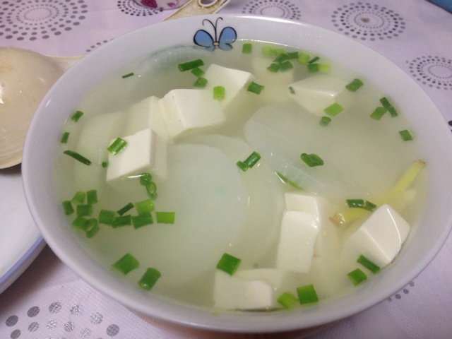 白萝卜豆腐汤图片
