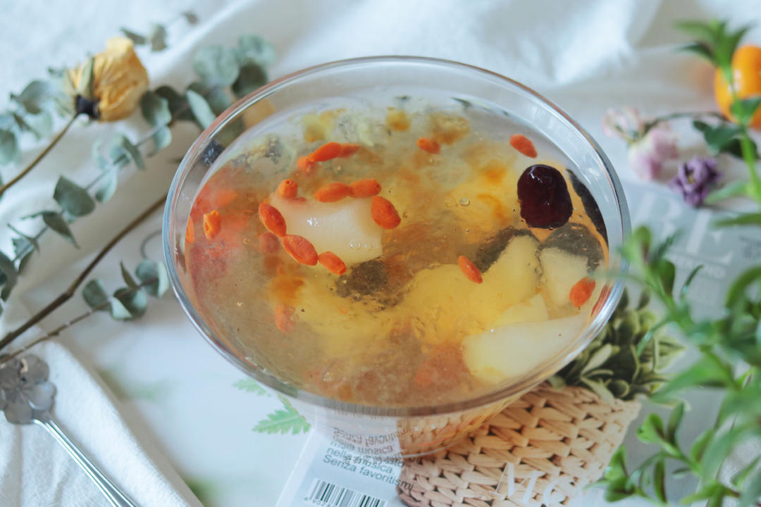 美容养颜之桃胶雪燕雪梨羹的做法