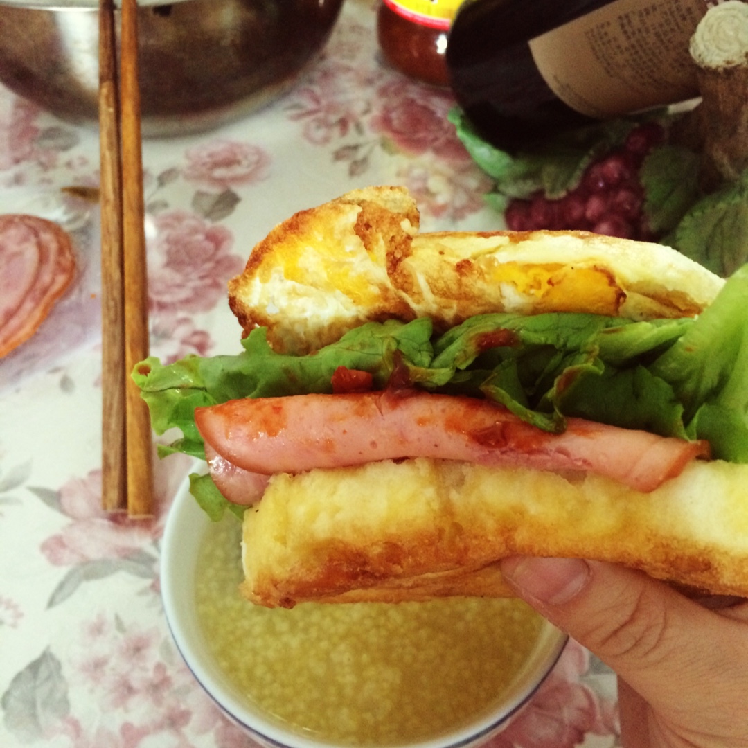 团纸的豆豆做的馒头汉堡