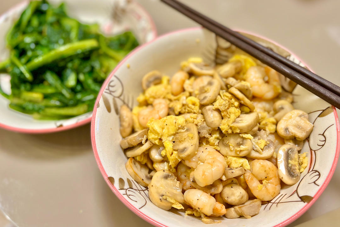 简单美味的白蘑菇炒鸡蛋