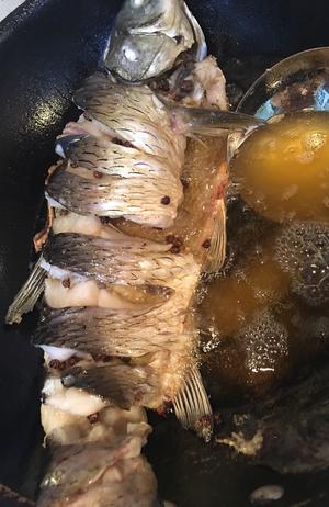 红烧草鱼（鲫鱼、鲈鱼都适用）的做法 步骤5